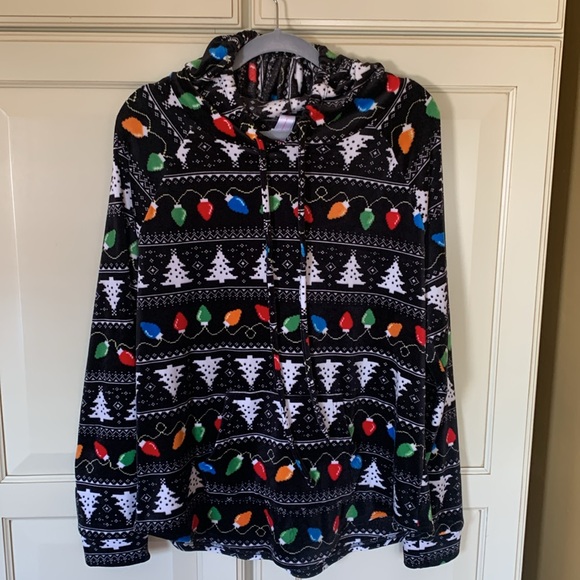 No Boundaries Tops - Christmas Lights Pullover Hooded Top